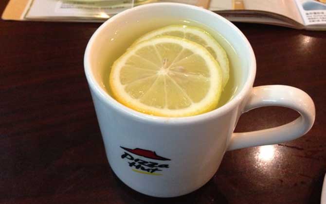 蜂蜜檸檬水的功效與禁忌及做法 蜂蜜檸檬水