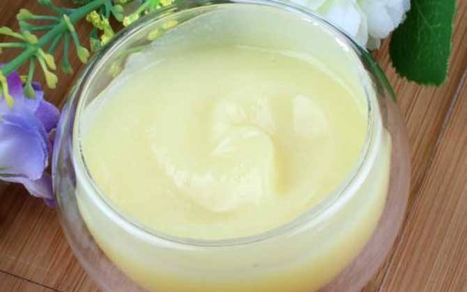 女人長期吃蜂王漿的好處,不但能美容養顏,還能延緩衰老速度! 蜂王漿