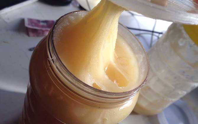 蜂蜜變質是什么樣子的?蜂蜜有這幾個現象,說明蜂蜜已經變質了! 蜂蜜