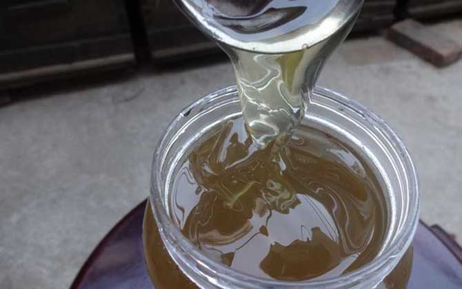 蜂蜜水的正確喝法,不僅僅只是飲用時(shí)間,在食用量上也要控制好! 蜂蜜水