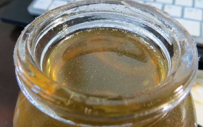 蜂蜜水的正確喝法,不僅僅只是飲用時(shí)間,在食用量上也要控制好! 蜂蜜水