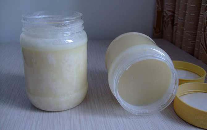 真蜂蜜會結(jié)晶嗎?結(jié)晶是蜂蜜的特性,所有自然成熟蜜都能結(jié)晶! 蜂蜜