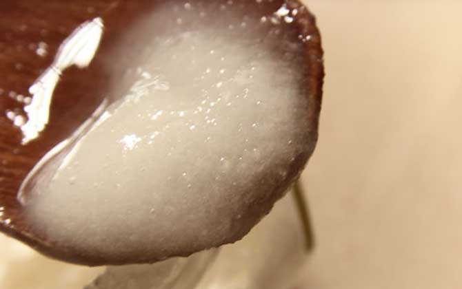 真蜂蜜會結(jié)晶嗎?結(jié)晶是蜂蜜的特性,所有自然成熟蜜都能結(jié)晶! 蜂蜜