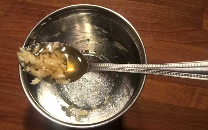 喝蜂蜜水有什么好處?經(jīng)常喝不但能增強(qiáng)體質(zhì),而且還能美容養(yǎng)顏! 蜂蜜