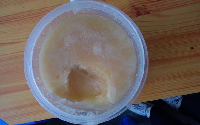 真蜂蜜和假蜂蜜有什么區別?除了外觀不同,氣味和口感也大不相同! 蜂蜜