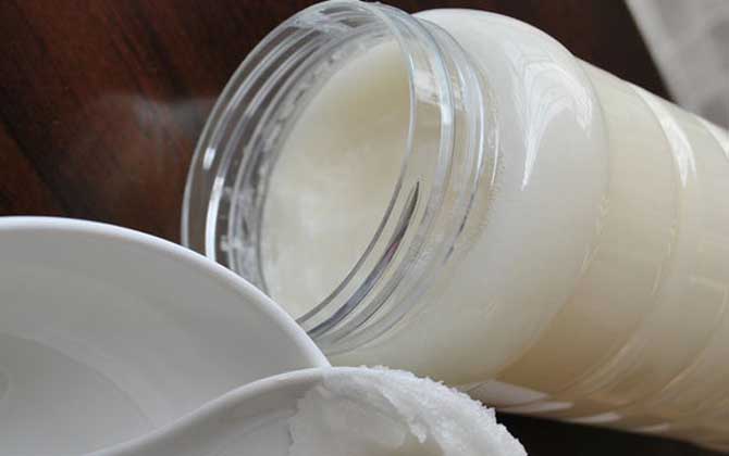 黑蜂蜂蜜的作用與功效有哪些?不但能潤腸通便,還能美容養顏! 黑蜂蜂蜜