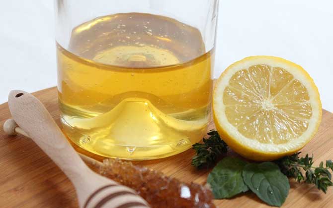 蜂蜜檸檬水的正確泡法,切勿長期過量飲用,更不能長期空腹飲用! 蜂蜜檸檬水