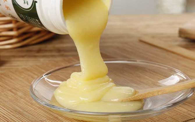 蜂王漿的保質期是多久?常溫下3天就會變質,冷凍后能保存兩年! 蜂王漿