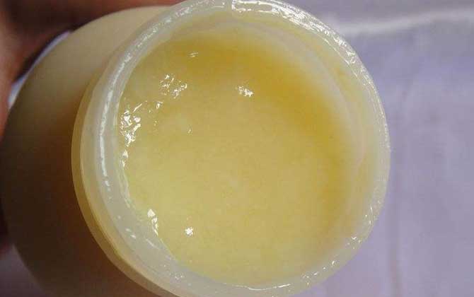 蜂王漿的保質期是多久?常溫下3天就會變質,冷凍后能保存兩年! 蜂王漿