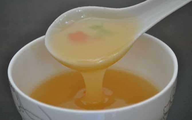 女性千萬(wàn)不要亂吃蜂蜜,不但要注意禁忌人群,喝法也必須要正確! 蜂蜜