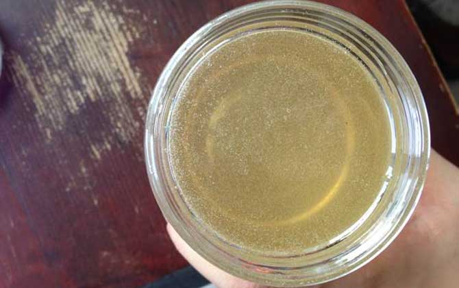 生姜蜂蜜水有什么功效?不但能美容養(yǎng)顏,對(duì)緩解痛經(jīng)也極為有效! 蜂蜜