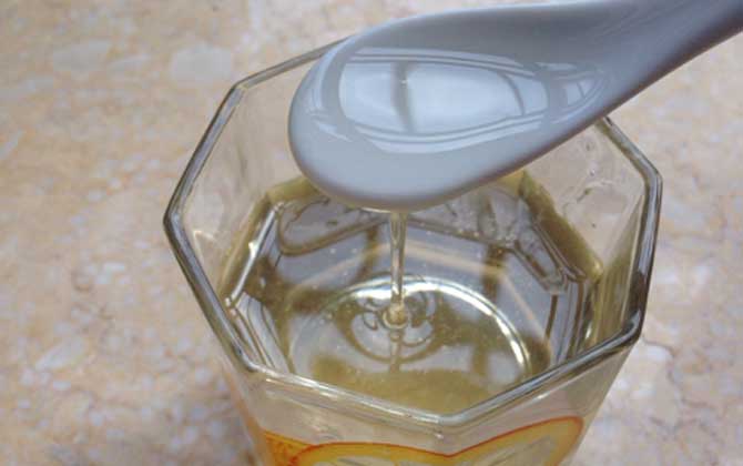 洋槐蜂蜜有什么功效與作用?經(jīng)常喝洋槐蜂蜜,這7個好處跑不了! 洋槐蜂蜜