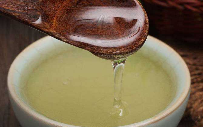 洋槐蜂蜜有什么功效與作用?經(jīng)常喝洋槐蜂蜜,這7個好處跑不了! 洋槐蜂蜜