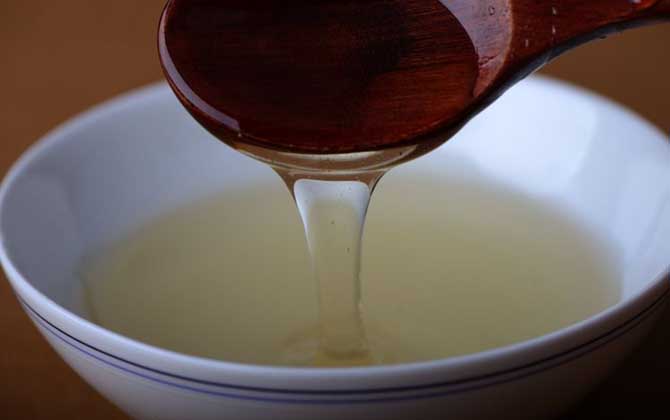 洋槐蜂蜜有什么功效與作用?經(jīng)常喝洋槐蜂蜜,這7個好處跑不了! 洋槐蜂蜜