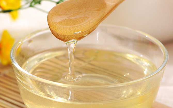 洋槐蜂蜜有什么功效與作用?經(jīng)常喝洋槐蜂蜜,這7個好處跑不了! 洋槐蜂蜜