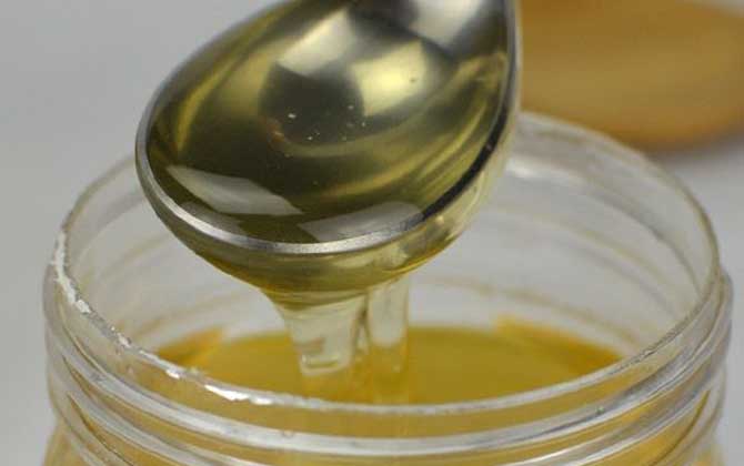 洋槐蜂蜜有什么功效與作用?經(jīng)常喝洋槐蜂蜜,這7個好處跑不了! 洋槐蜂蜜