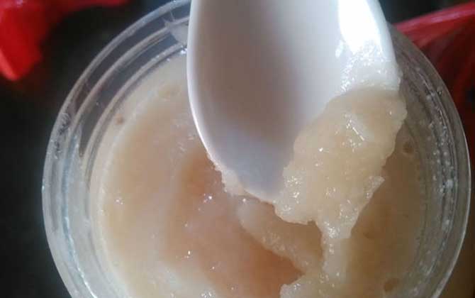 蜂蜜變質后的圖片是什么樣?出現這4種情況,說明蜂蜜已經變質! 蜂蜜