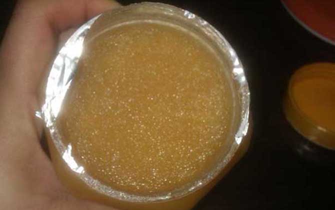 蜂蜜變質后的圖片是什么樣?出現這4種情況,說明蜂蜜已經變質! 蜂蜜