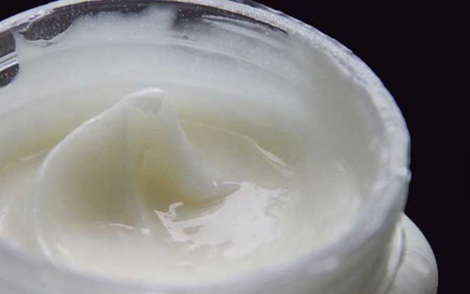 蜂蜜過(guò)期是什么樣子圖?蜂蜜過(guò)期不等于變質(zhì),只要未變質(zhì)仍能吃! 蜂蜜