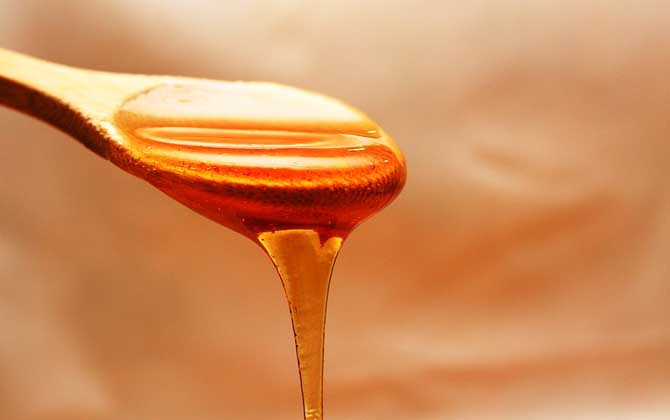 蜂蜜放了五年還能吃嗎?要看有沒有變質,若已變質不建議再食用! 蜂蜜