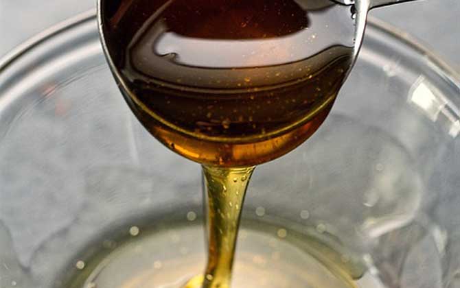 蜂蜜放了五年還能吃嗎?要看有沒有變質,若已變質不建議再食用! 蜂蜜