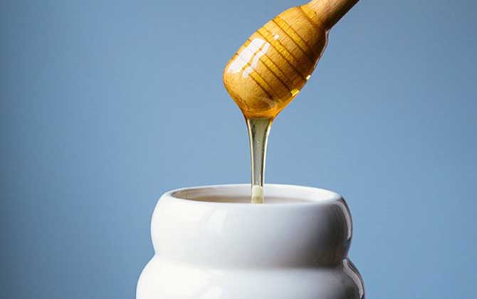 蜂蜜放了五年還能吃嗎?要看有沒有變質,若已變質不建議再食用! 蜂蜜