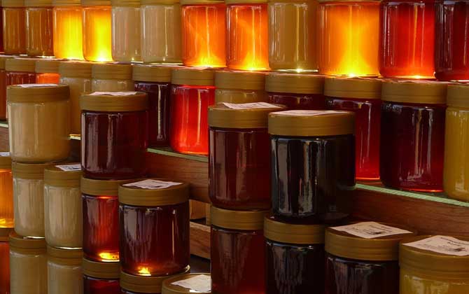 蜂蜜放了五年還能吃嗎?要看有沒有變質,若已變質不建議再食用! 蜂蜜