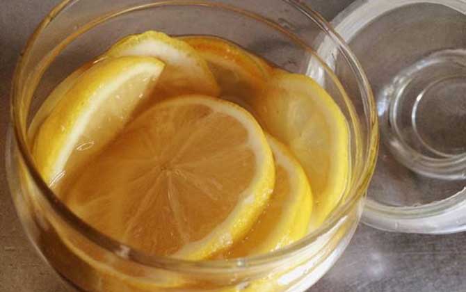 自制蜂蜜檸檬茶的禁忌,不能長期空腹喝,更不能長期過量飲用! 蜂蜜檸檬茶