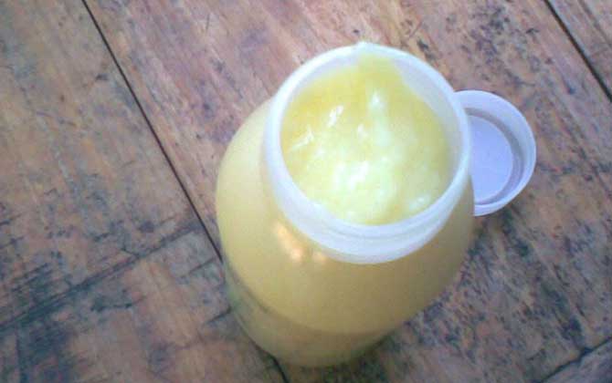 蜂王漿吃了容易得癌是真的嗎?假的,實(shí)際上蜂王漿還能抗癌! 蜂王漿