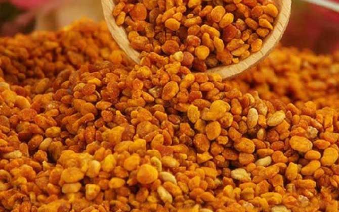 蜂花粉一天一次吃幾勺?因勺子而異,但總量要控制在10~15克! 蜂花粉