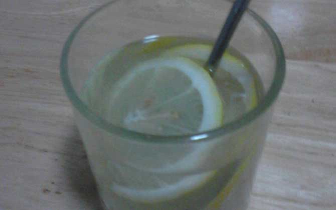 蜂蜜檸檬水的功效與禁忌及做法 蜂蜜檸檬水