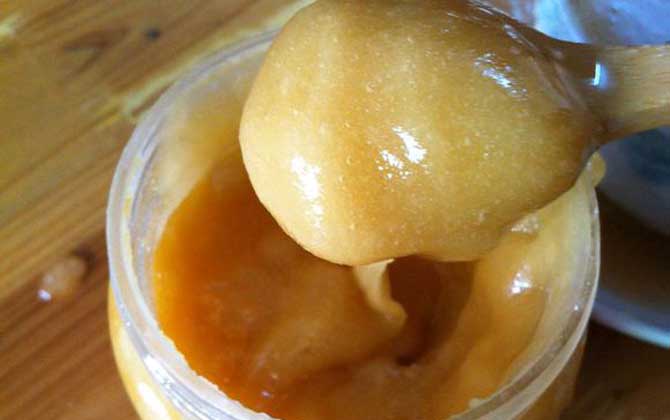 每天用蜂蜜涂臉的人會怎樣? 蜂蜜涂臉