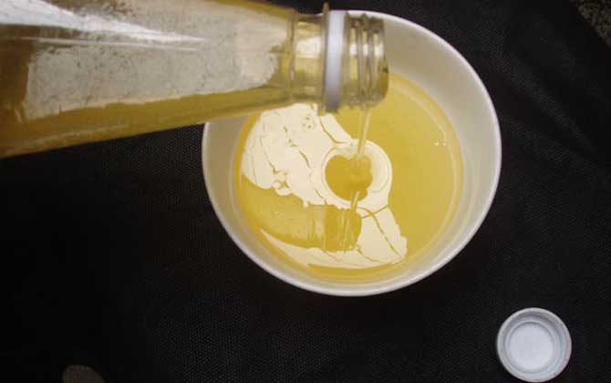 蜂蜜敷臉祛斑的正確做法 蜂蜜