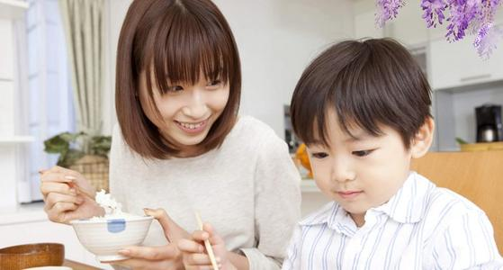 孩子總問月亮上是不是真有嫦娥和玉兔 “媽媽,月亮上有沒嫦娥?”中秋節寶寶靈魂發問,媽媽的回答很贊