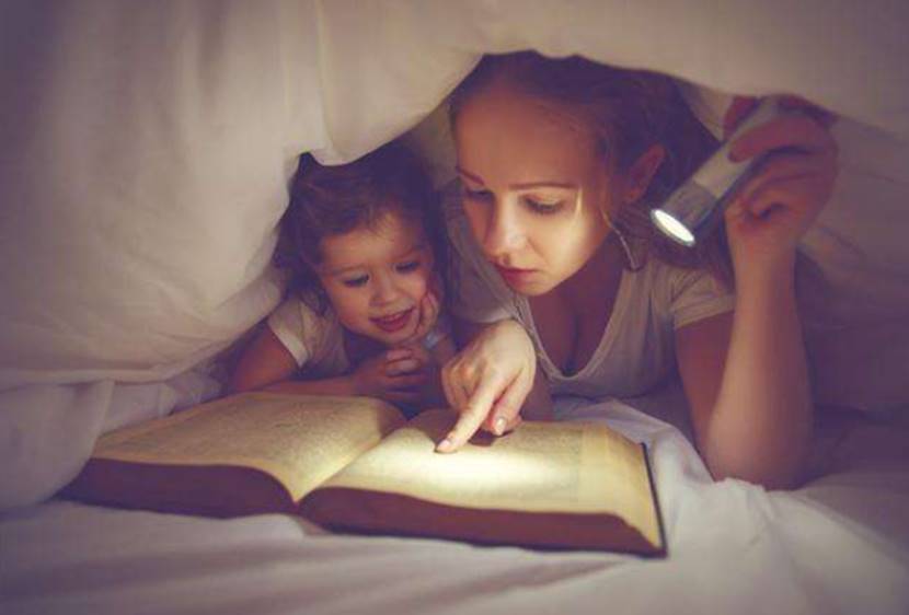 孩子總問月亮上是不是真有嫦娥和玉兔 “媽媽,月亮上有沒嫦娥?”中秋節寶寶靈魂發問,媽媽的回答很贊