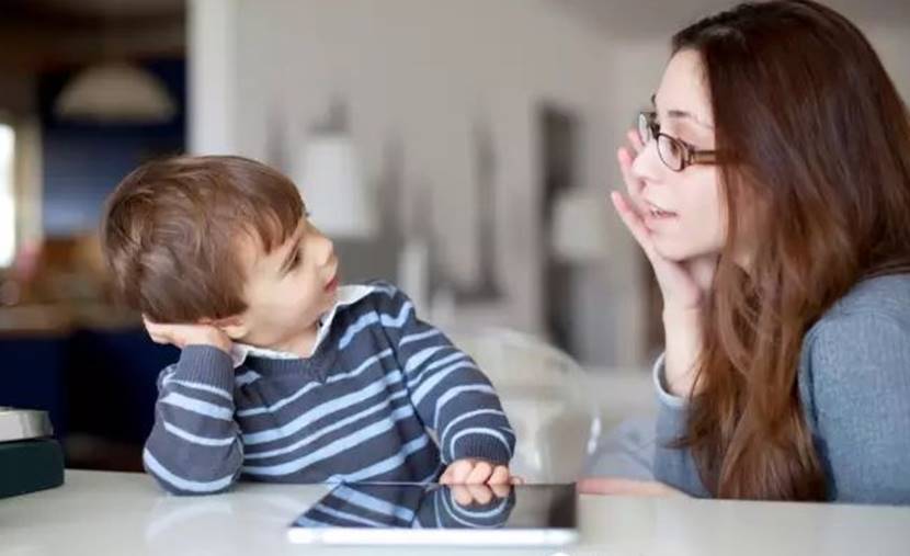 孩子總問月亮上是不是真有嫦娥和玉兔 “媽媽,月亮上有沒嫦娥?”中秋節寶寶靈魂發問,媽媽的回答很贊