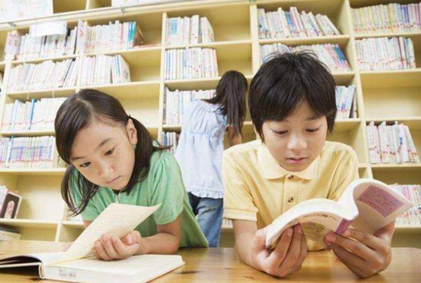 孩子總問月亮上是不是真有嫦娥和玉兔 “媽媽,月亮上有沒嫦娥?”中秋節寶寶靈魂發問,媽媽的回答很贊