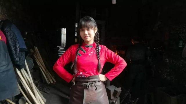 95后“村姑”靠直播插秧當上網紅(犁田、插秧、打鐵,真農活界“十項全能”)