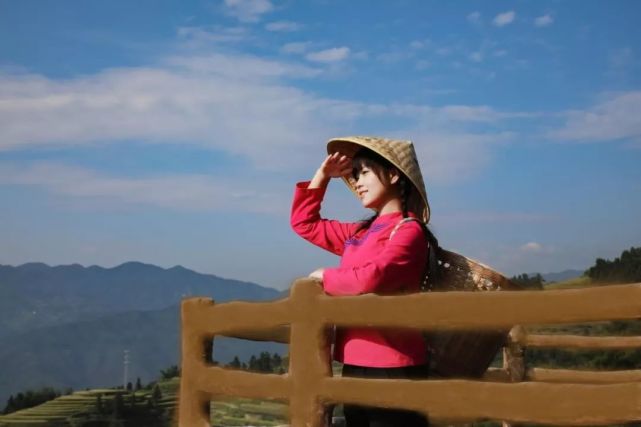 95后“村姑”靠直播插秧當上網紅(犁田、插秧、打鐵,真農活界“十項全能”)