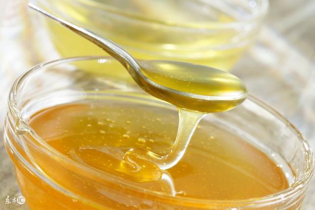 蜂蜜發酸了還能吃嗎?(盤點發酸的原因) 蜂蜜發酸了還能吃嗎?(盤點發酸的原因)