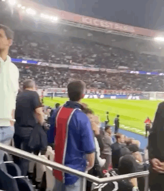 周杰倫攜昆凌巴黎觀戰梅西球賽，賽前播放《Mojoto》周董直呼驚喜