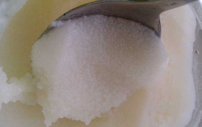 東北黑蜂椴樹雪蜜為什么是固體的(椴樹蜜結晶后很硬是假的嗎) 東北黑蜂椴樹雪蜜為什么是固體的(椴樹蜜結晶后很硬是假的嗎)