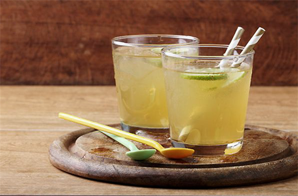 蜂蜜用什么水沖效果最好？(蜂蜜水的正確喝法)