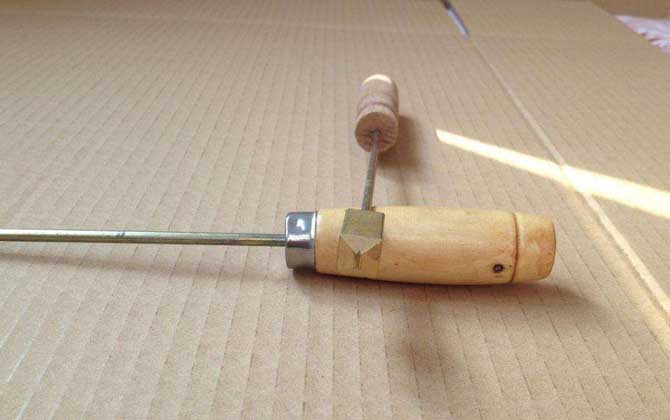 蜜蜂工具批發(fā)價(jià)格表（養(yǎng)蜂工具大全及參考價(jià)格）