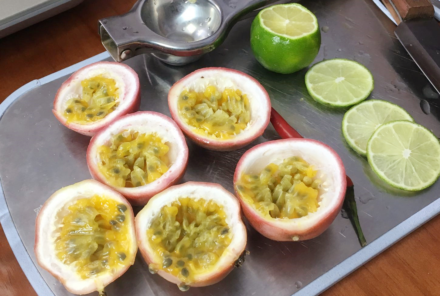 蜂蜜檸檬百香果水的功效及正確做法(檸檬百香果蜂蜜水的功效與作用) 蜂蜜檸檬百香果水的功效及正確做法(檸檬百香果蜂蜜水的功效與作用)