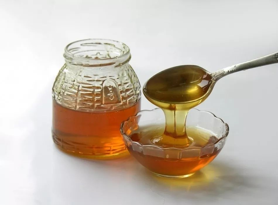 大量進(jìn)粉蜜蜂蜂王是在產(chǎn)卵了嗎(蜜蜂大量采粉說明什么) 大量進(jìn)粉蜜蜂蜂王是在產(chǎn)卵了嗎(蜜蜂大量采粉說明什么)