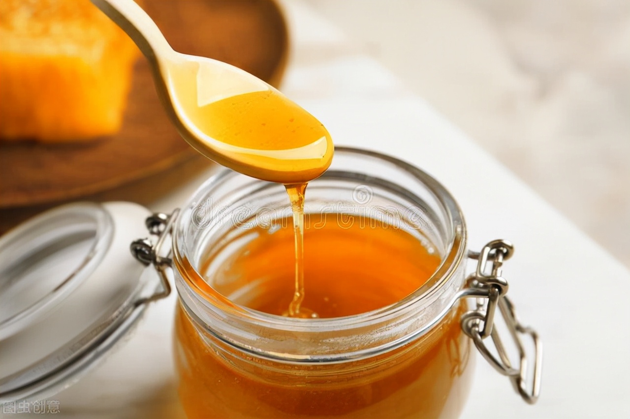 小孩子可以吃蜂蜜嗎(小孩子吃蜂蜜的注意事項(xiàng)) 小孩子可以吃蜂蜜嗎(小孩子吃蜂蜜的注意事項(xiàng))