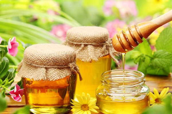 枸杞蜂蜜是什么顏色(枸杞蜜的功效) 枸杞蜂蜜是什么顏色(枸杞蜜的功效)