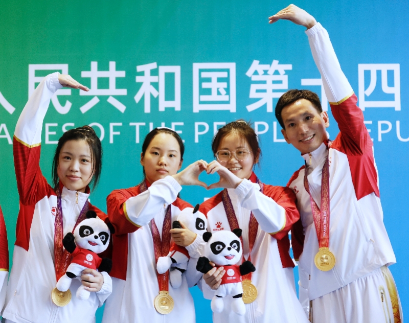56天拿4金！楊倩助浙江奪全運團體金牌，賽后各種花式比心