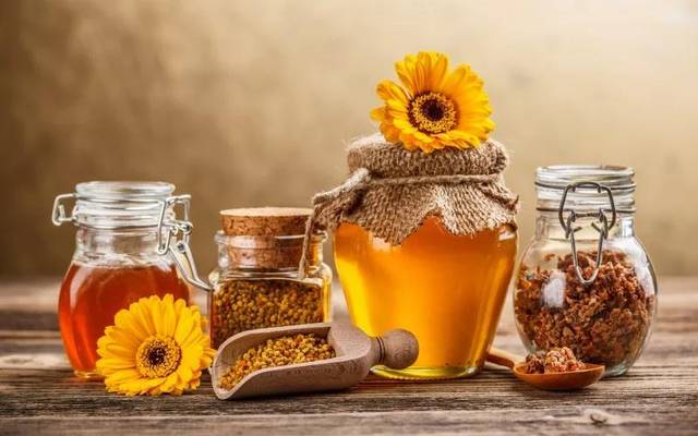 蜂房能泡酒嗎(蜜蜂窩泡酒有什么功效) 蜂房能泡酒嗎(蜜蜂窩泡酒有什么功效)